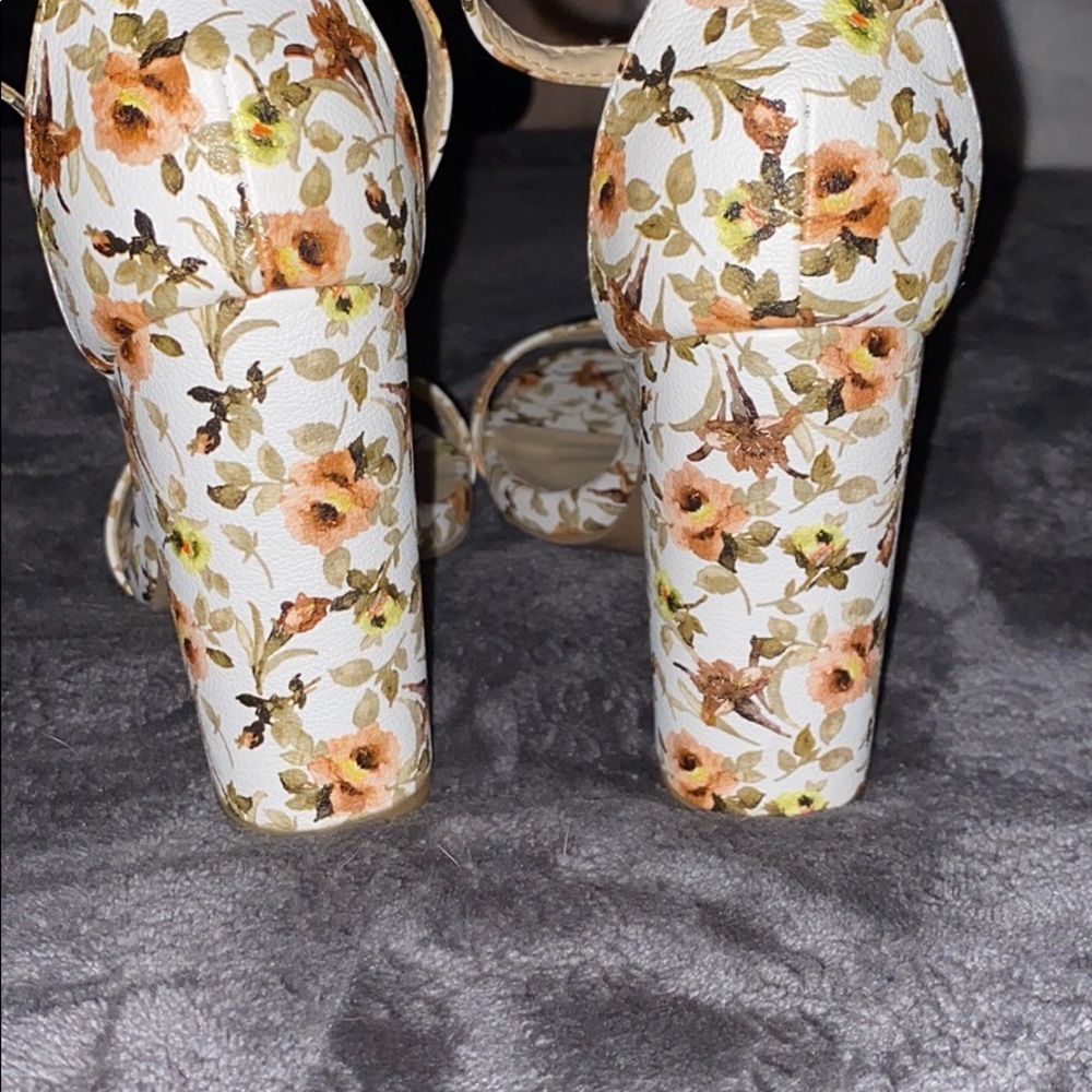 Really cute heels - Picture 4 of 5